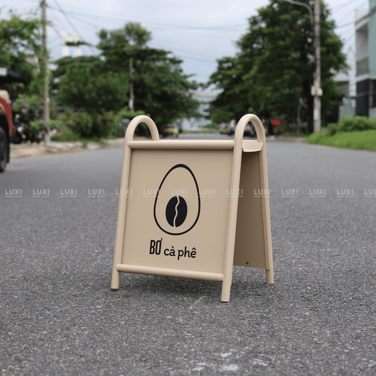 STANDEE SẮT KỆ HOA (KT: 60x45cm) - LUXI DECOR