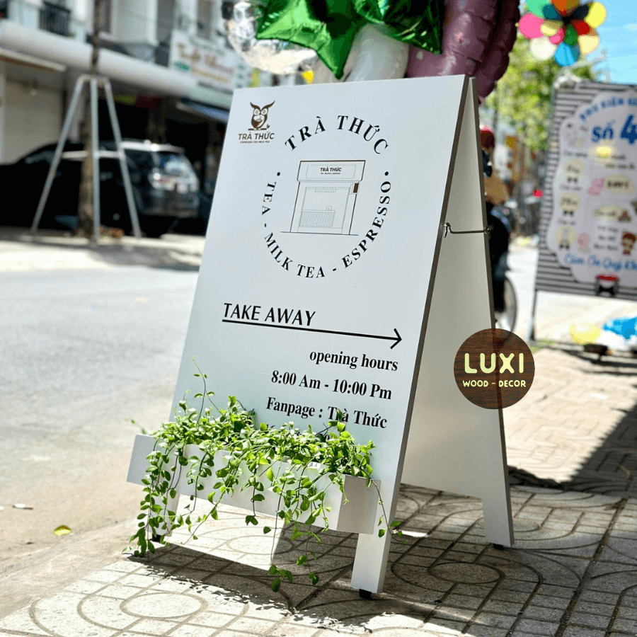 STANDEE IN MỘT MẶT CÓ KỆ TRỒNG HOA THÍCH HỢP MỌI KHÔNG GIAN - LUXI DECOR