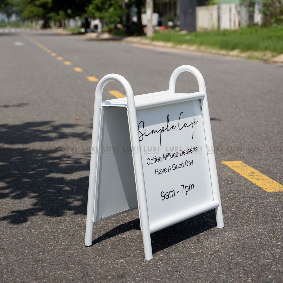 STANDEE SẮT U NGƯỢC IN UV - LUXI DECOR