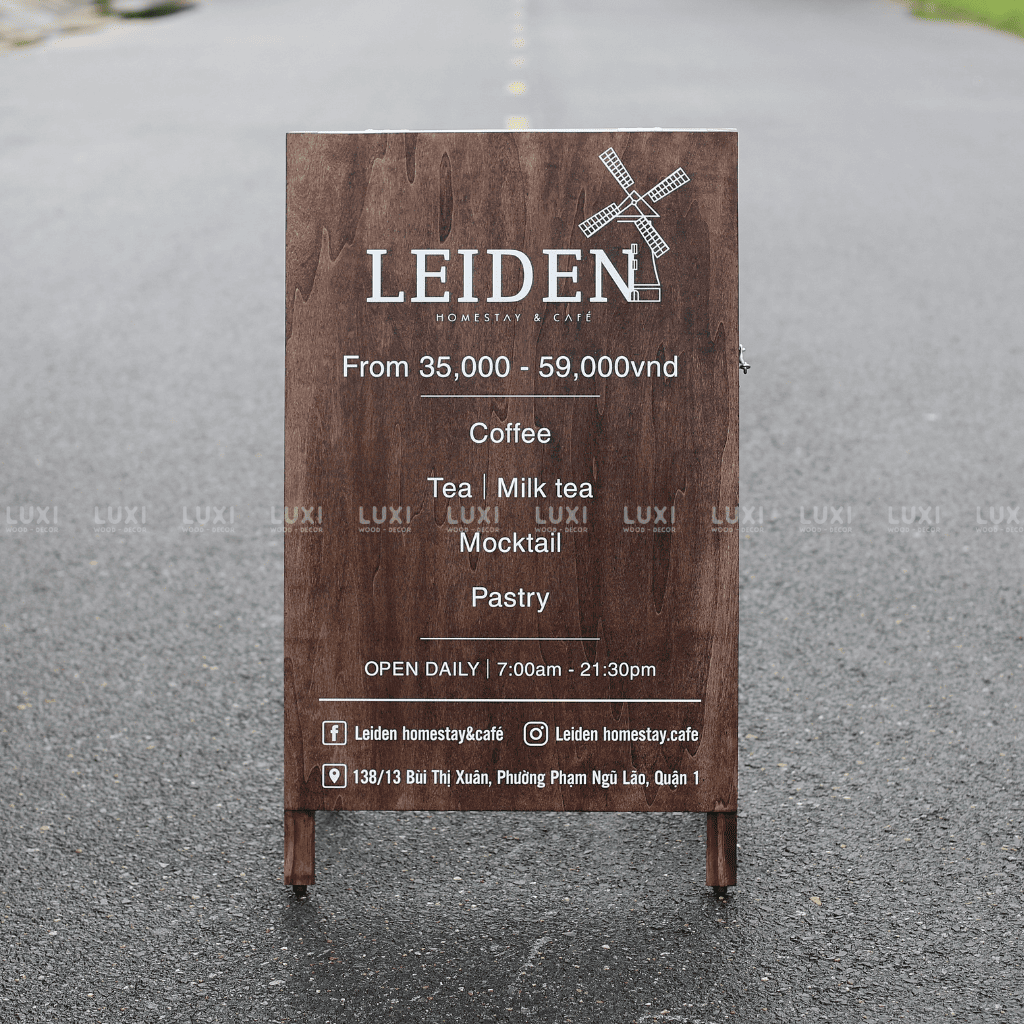 STANDEE GỖ MÀU THEO YÊU CẦU NỔI BẬT, SANG TRỌNG - LUXI DECOR