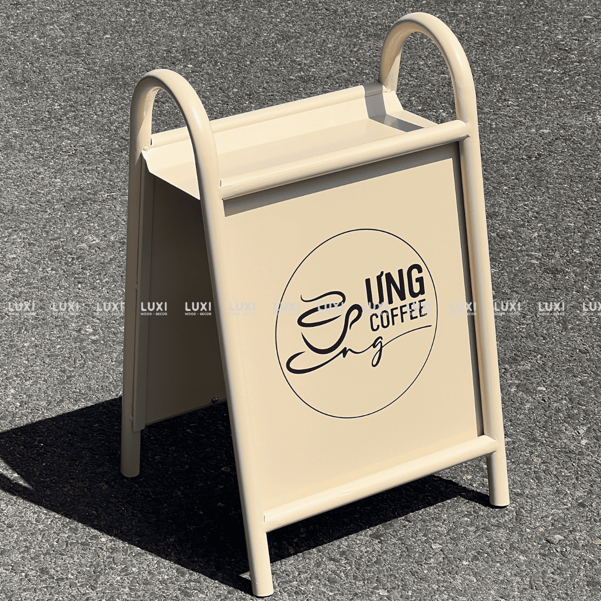 STANDEE SẮT KỆ HOA (KT: 60x45cm) - LUXI DECOR