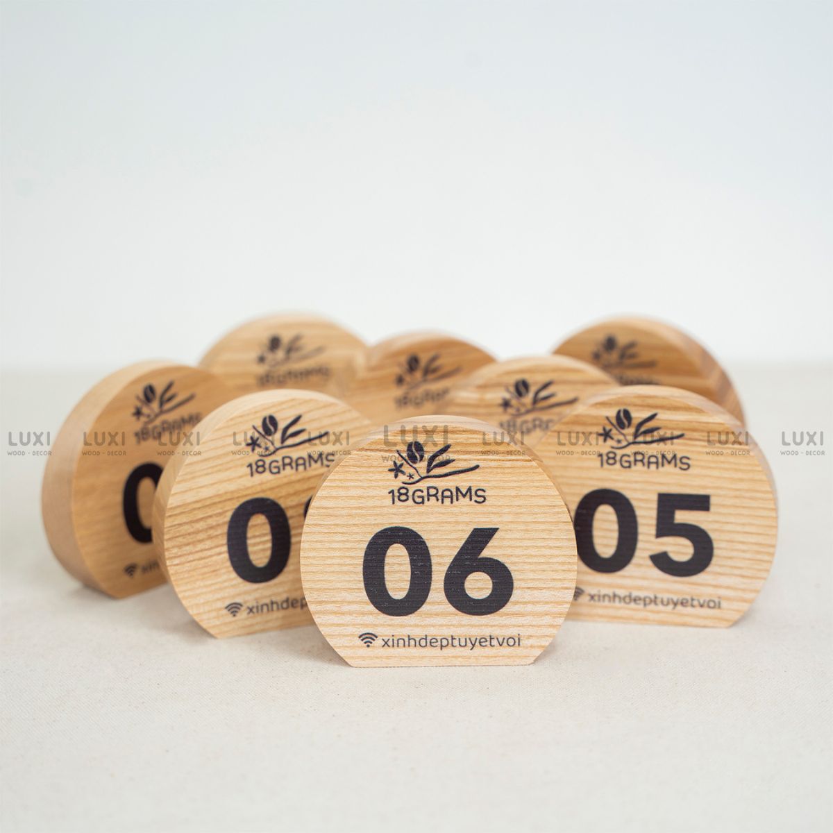 THẺ BÀN TRÒN CẮT ĐÁY BẰNG GỖ VINTAGE - LUXI DCEOR