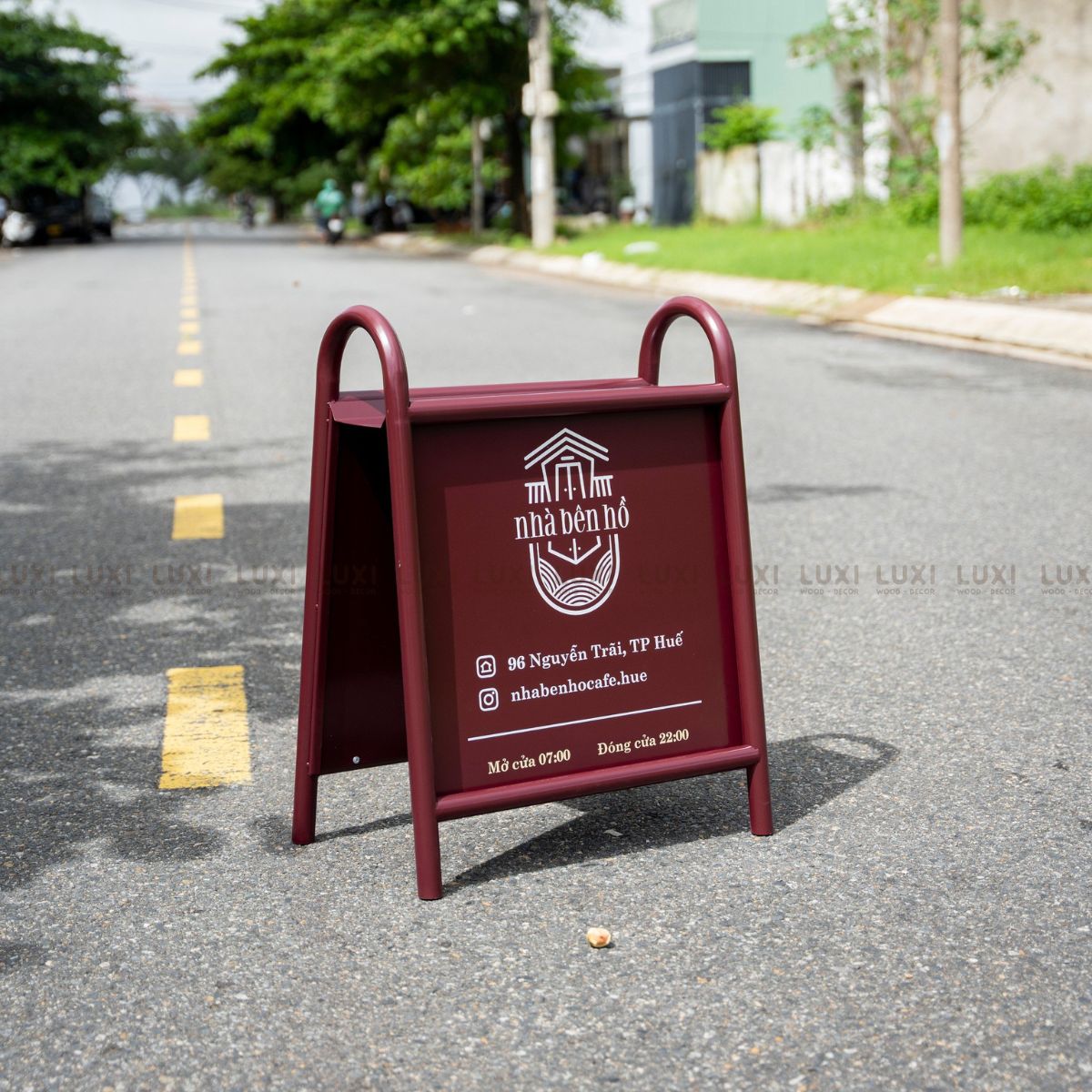 STANDEE SẮT U NGƯỢC IN UV - LUXI DECOR