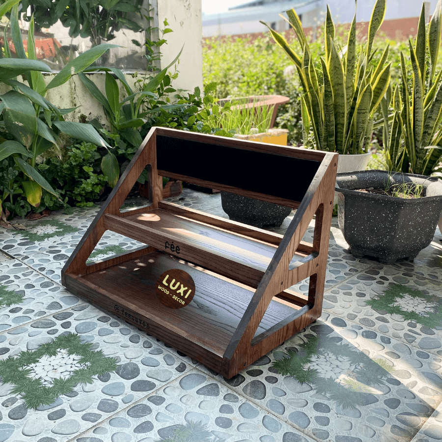 KỆ GỖ HAI TẦNG ĐA NĂNG TRƯNG BÀY BÁNH NGỌT, TRÁI CÂY, SUSHI, BÁNH MỲ, MẪU SANG TRỌNG 2025 – LUXI Decor