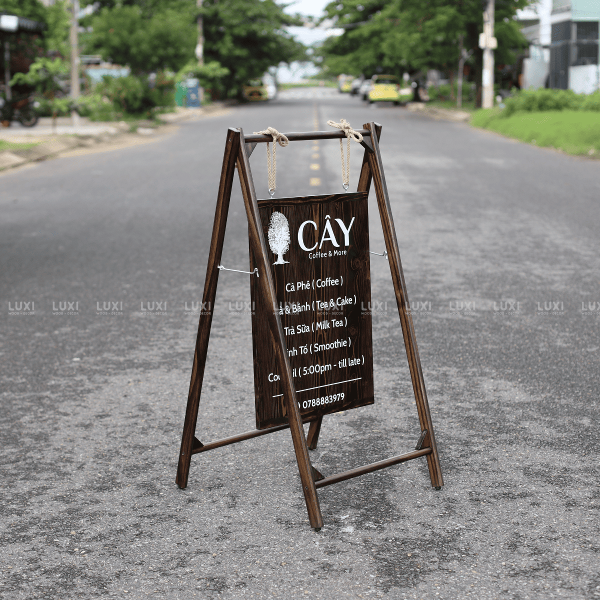 STANDEE GỖ GIÁ RẺ XƯỞNG SẢN XUẤT TRỰC TIẾP MẪU MÃ ĐỘC LẠ  1 MẶT- LUXI DECOR