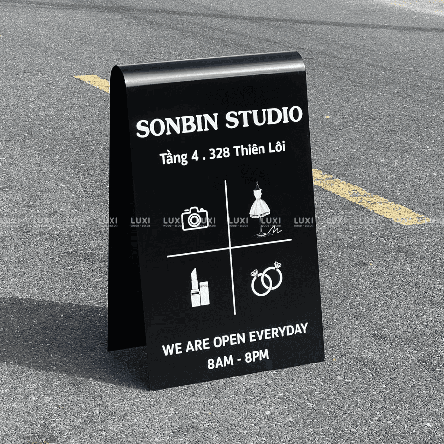 STANDEE SẮT CHỮ V NGƯỢC IN UV DECOR NHÀ HÀNG, QUÁN CÀ PHÊ - LUXI DECOR