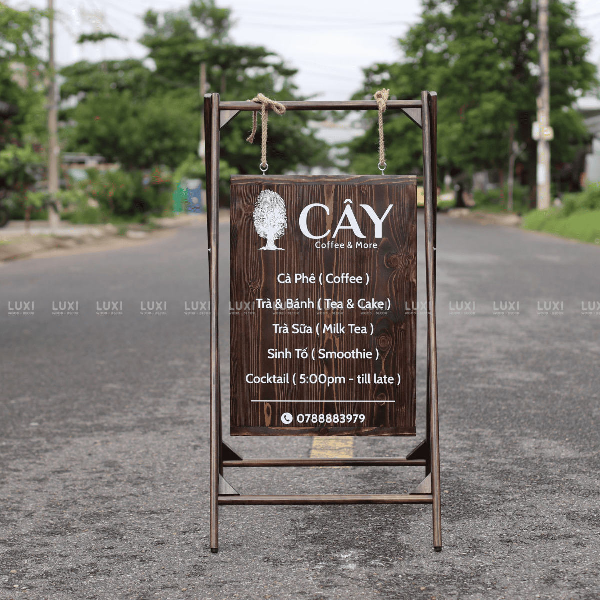 STANDEE GỖ GIÁ RẺ XƯỞNG SẢN XUẤT TRỰC TIẾP MẪU MÃ ĐỘC LẠ  1 MẶT- LUXI DECOR