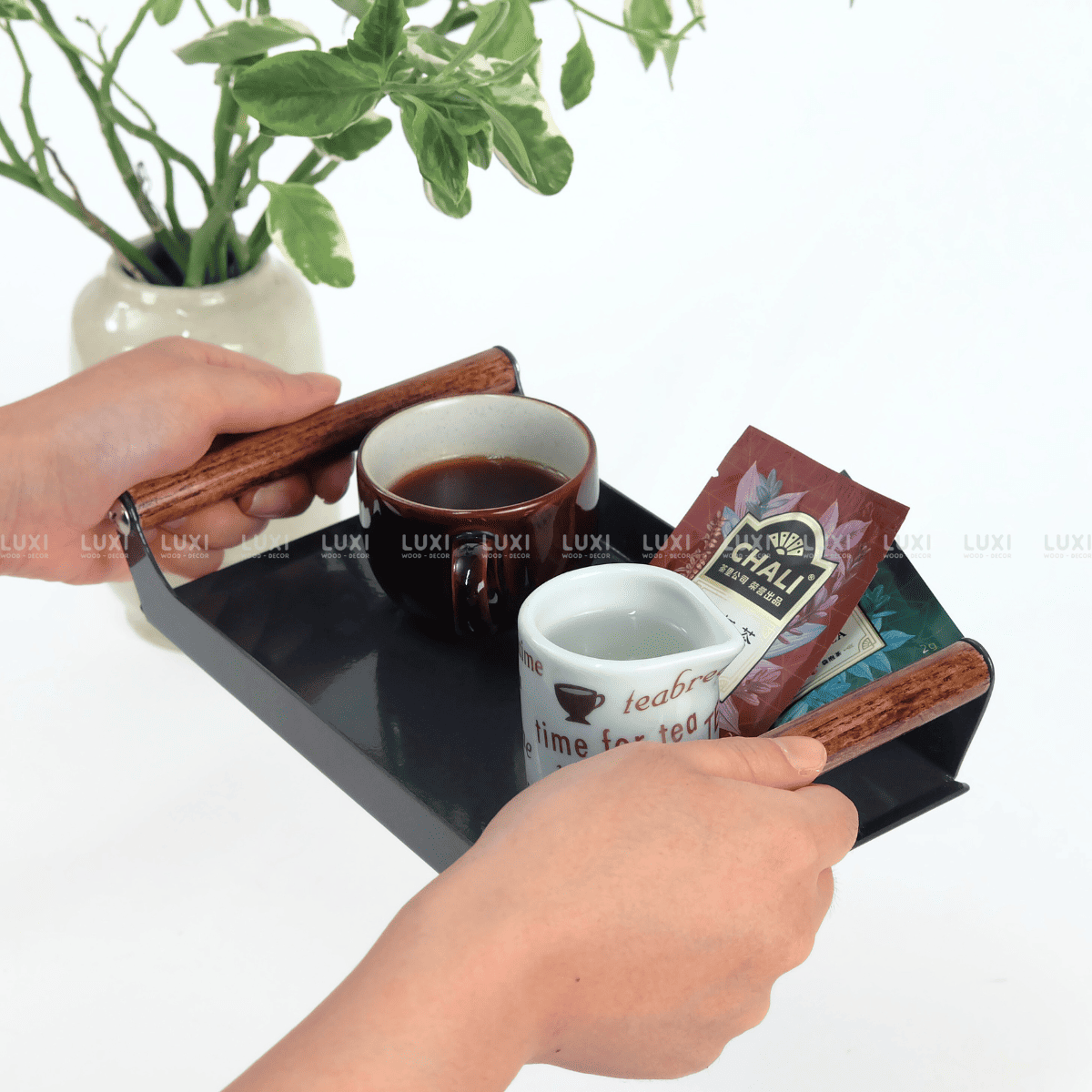 KHAY SẮT TAY CẦM GỖ - LUXI DECOR