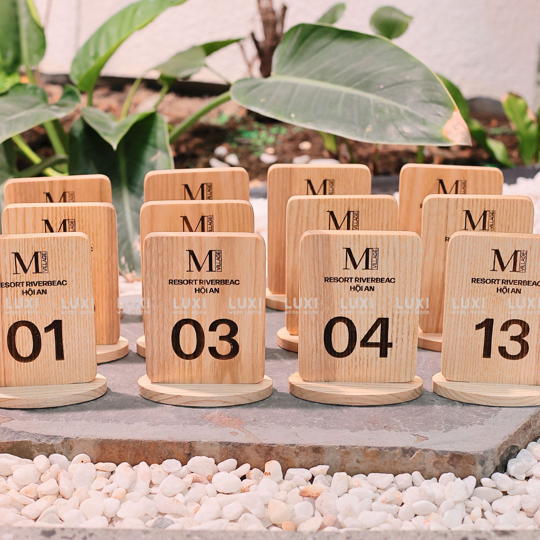 Thẻ Bàn Gỗ Đế Tròn - Khắc Logo Theo Yêu Cầu - Luxi Decor