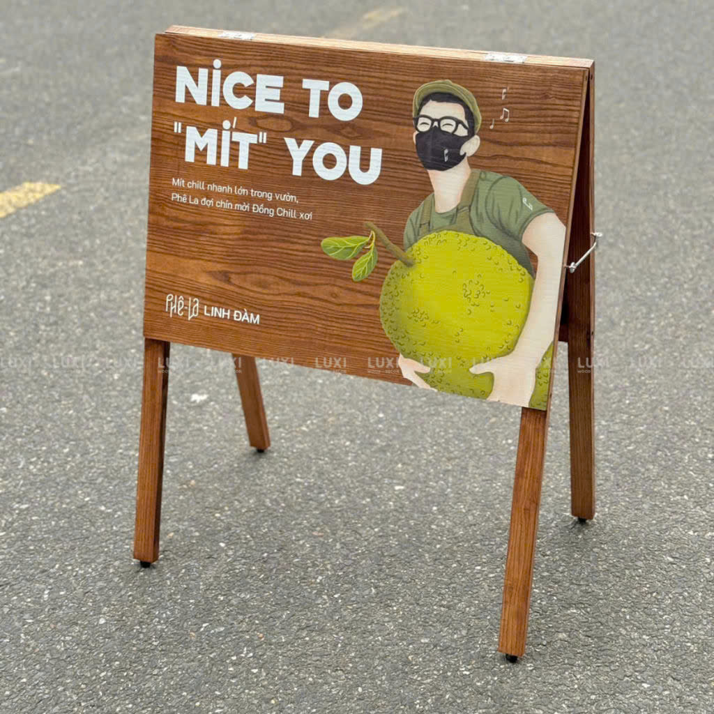 STANDEE GỖ NHỎ GỌN TIỆN LỢI - LUXI DECOR
