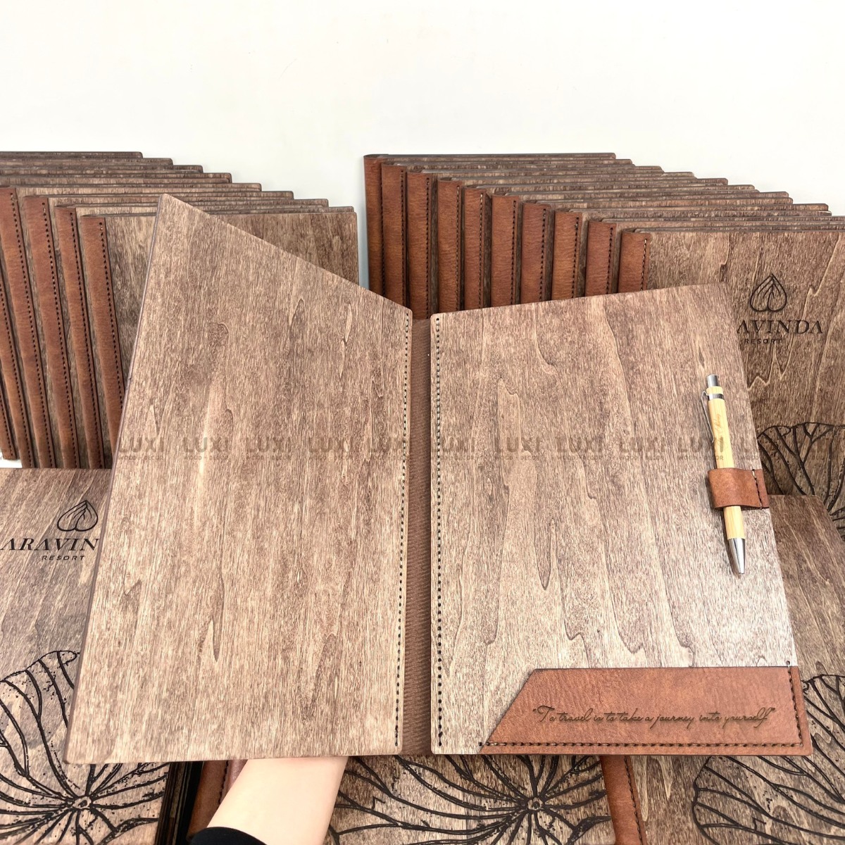 MENU GỖ MAY DA BÒ THẬT 100% - LUXI DECOR