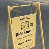 STANDEE QUAI DA IN THEO YÊU CẦU - LUXI DECOR