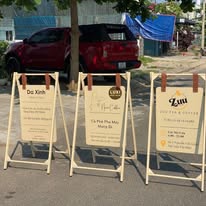 STANDEE QUAI DA IN THEO YÊU CẦU - LUXI DECOR