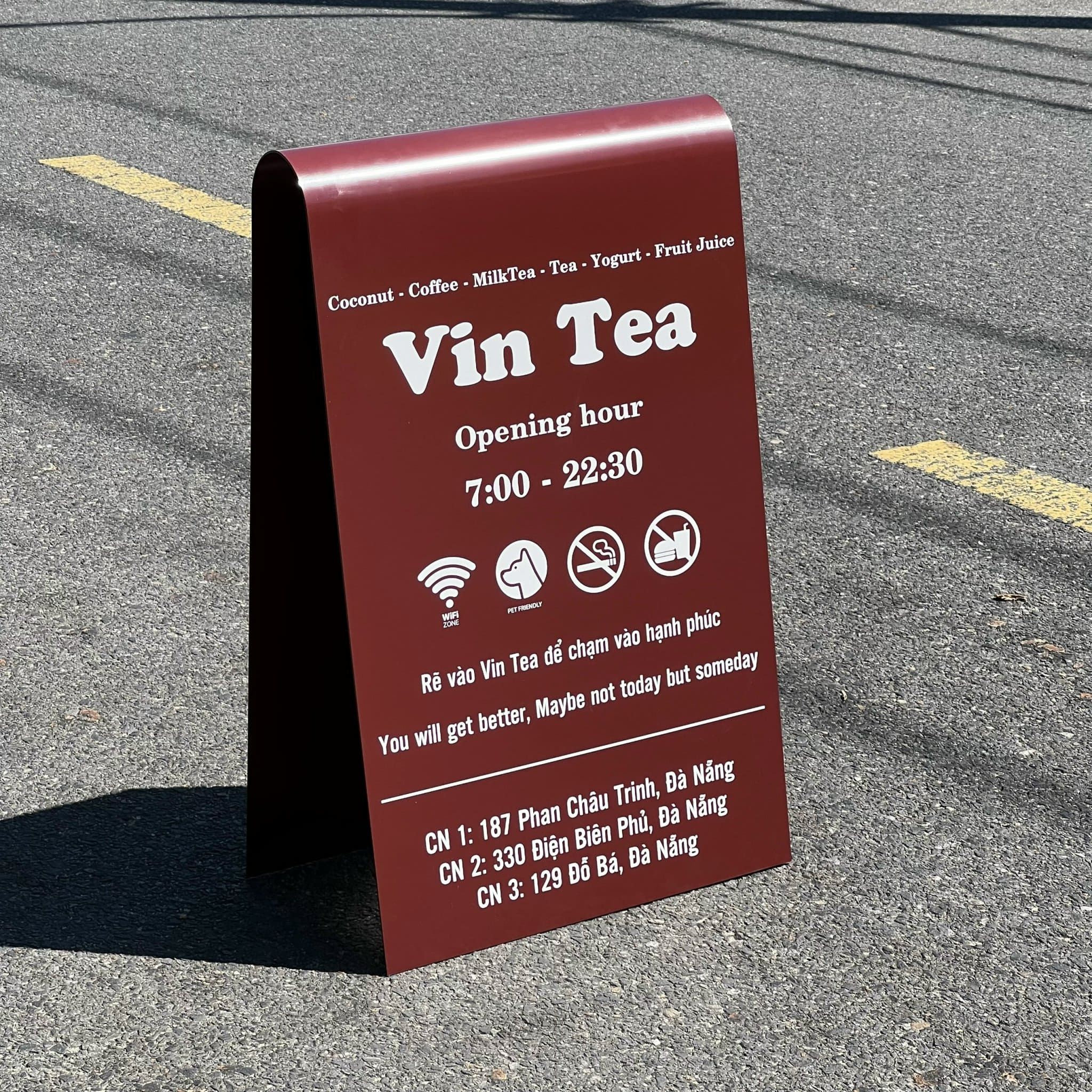 STANDEE SẮT CHỮ V NGƯỢC IN UV DECOR NHÀ HÀNG, QUÁN CÀ PHÊ - LUXI DECOR