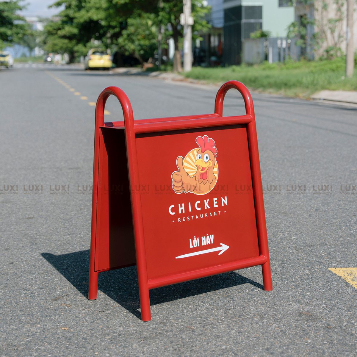 STANDEE SẮT U NGƯỢC IN UV - LUXI DECOR