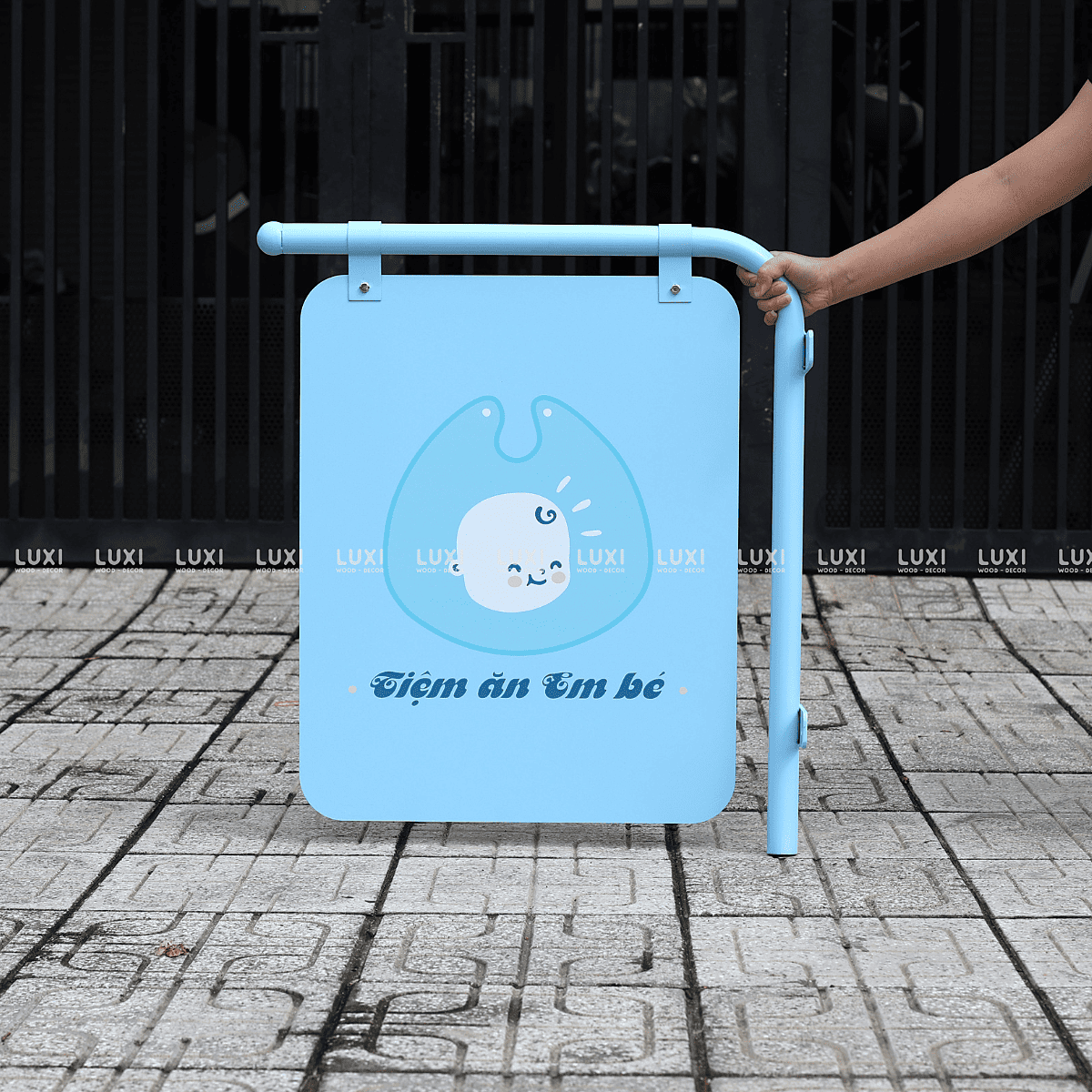 BẢNG HIỆU SẮT TREO - LUXI DECOR.