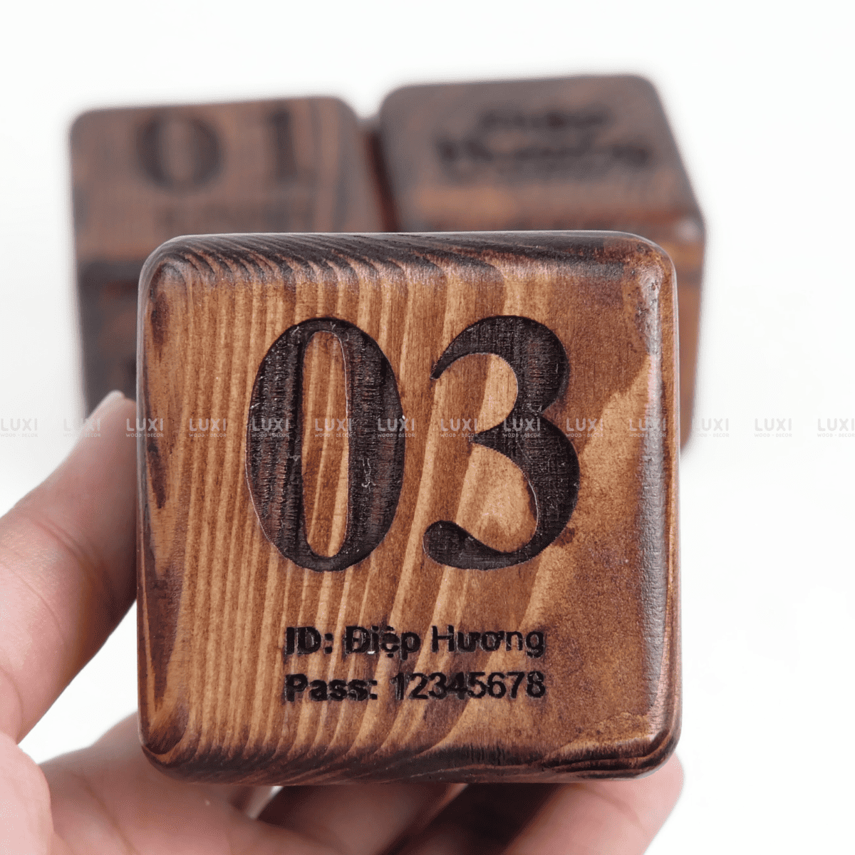 THẺ SỐ BÀN LẬP PHƯƠNG - LUXI DECOR
