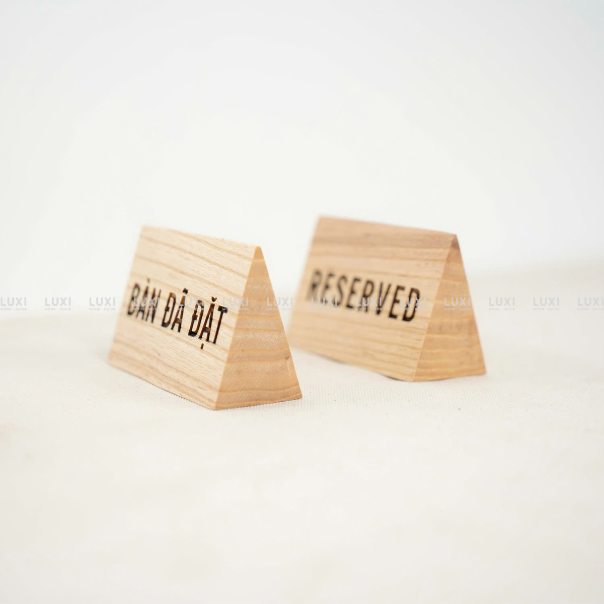 BẢNG GỖ THÔNG BÁO 2 MẶT BÀN ĐÃ ĐẶT - RESERVED - LUXI DECOR