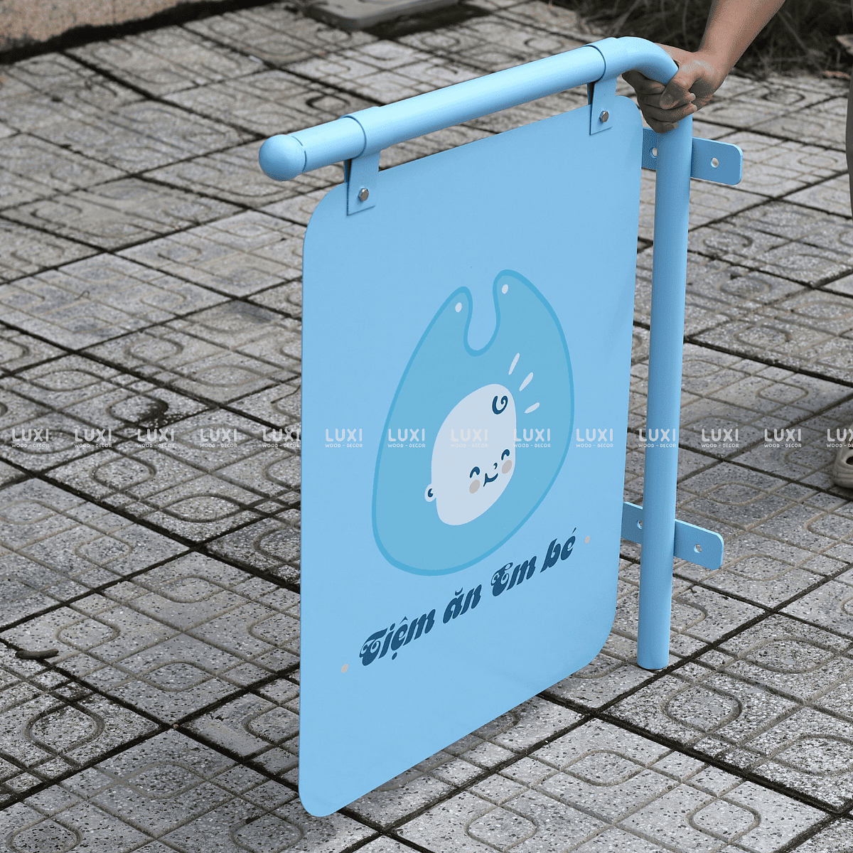 BẢNG HIỆU SẮT TREO - LUXI DECOR.