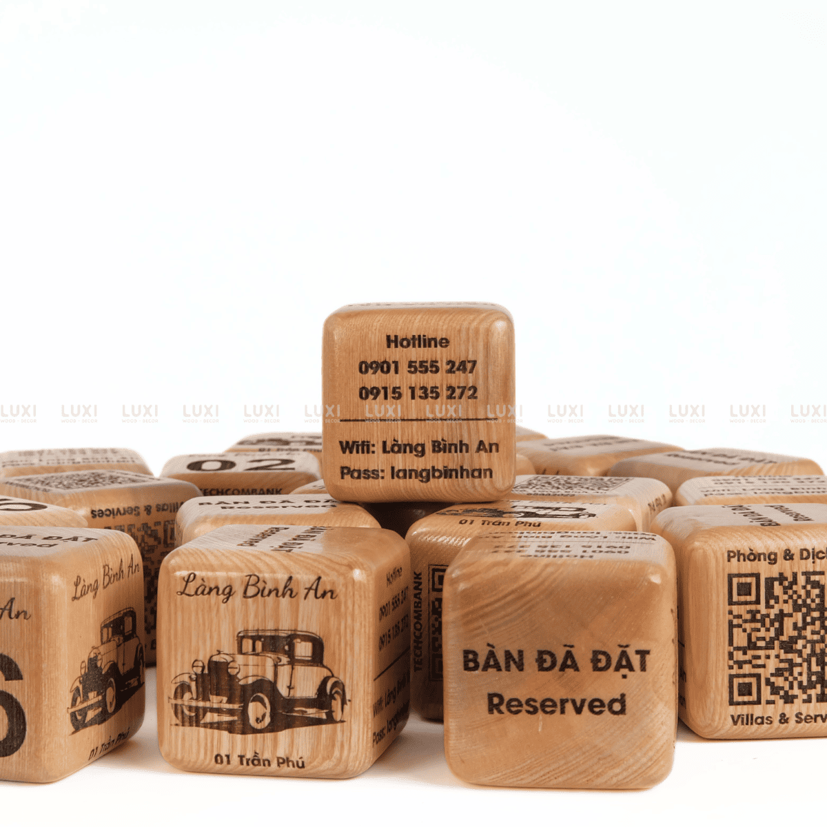 THẺ BÀN HÌNH LẬP PHƯƠNG CHẤT LIỆU GỖ DÀY DẶN, DECOR QUÁN COFFEE, NHÀ HÀNG (KT: 7X7CM)