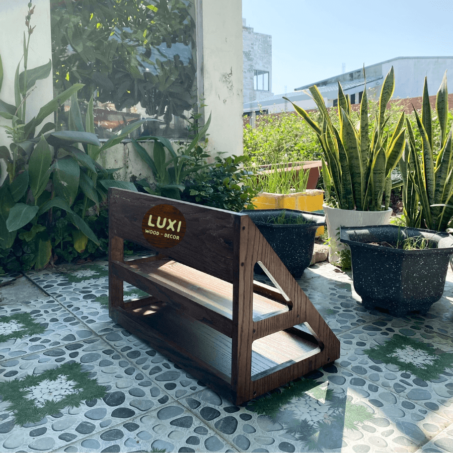 KỆ GỖ HAI TẦNG ĐA NĂNG TRƯNG BÀY BÁNH NGỌT, TRÁI CÂY, SUSHI, BÁNH MỲ, MẪU SANG TRỌNG 2025 – LUXI Decor