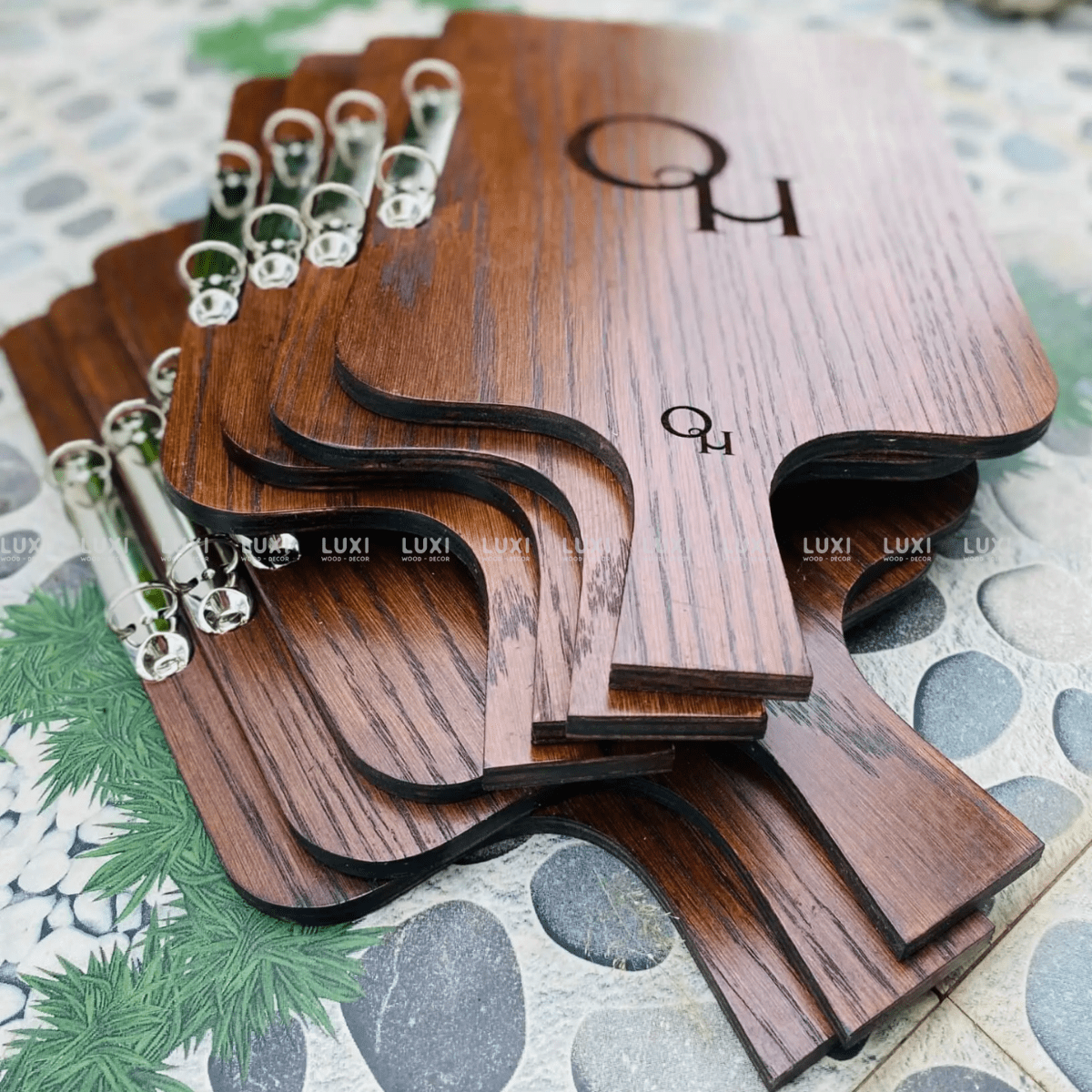 MENU GỖ HÌNH THỚT SIZE A4 CHỐT CÒNG 3 KHOEN - LUXI DECOR