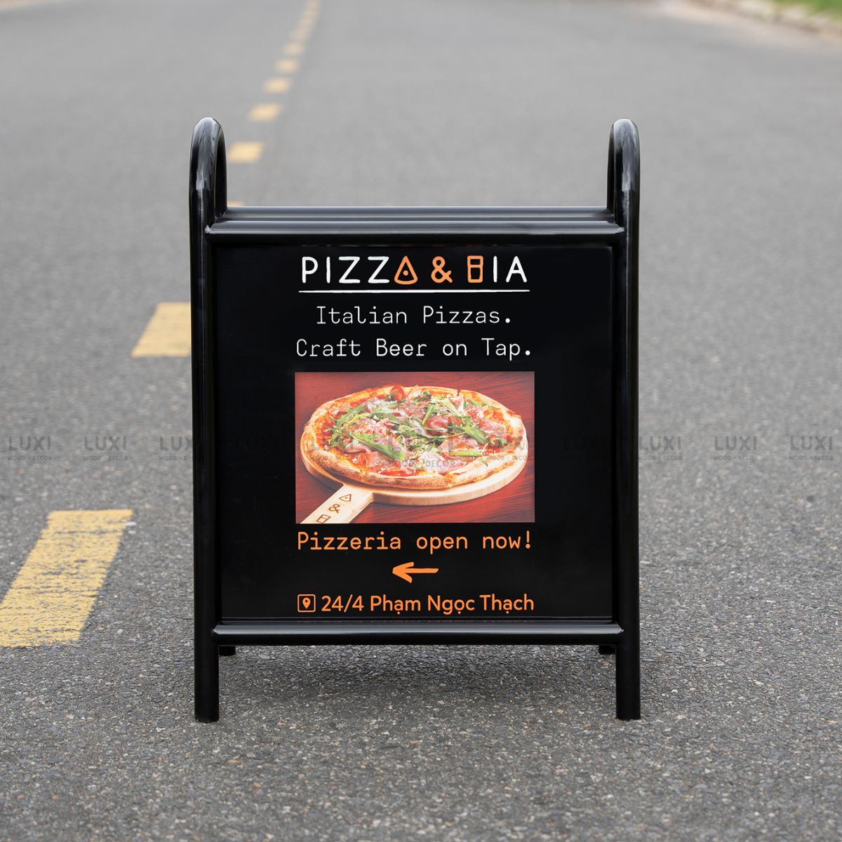 STANDEE SẮT U NGƯỢC IN UV - LUXI DECOR