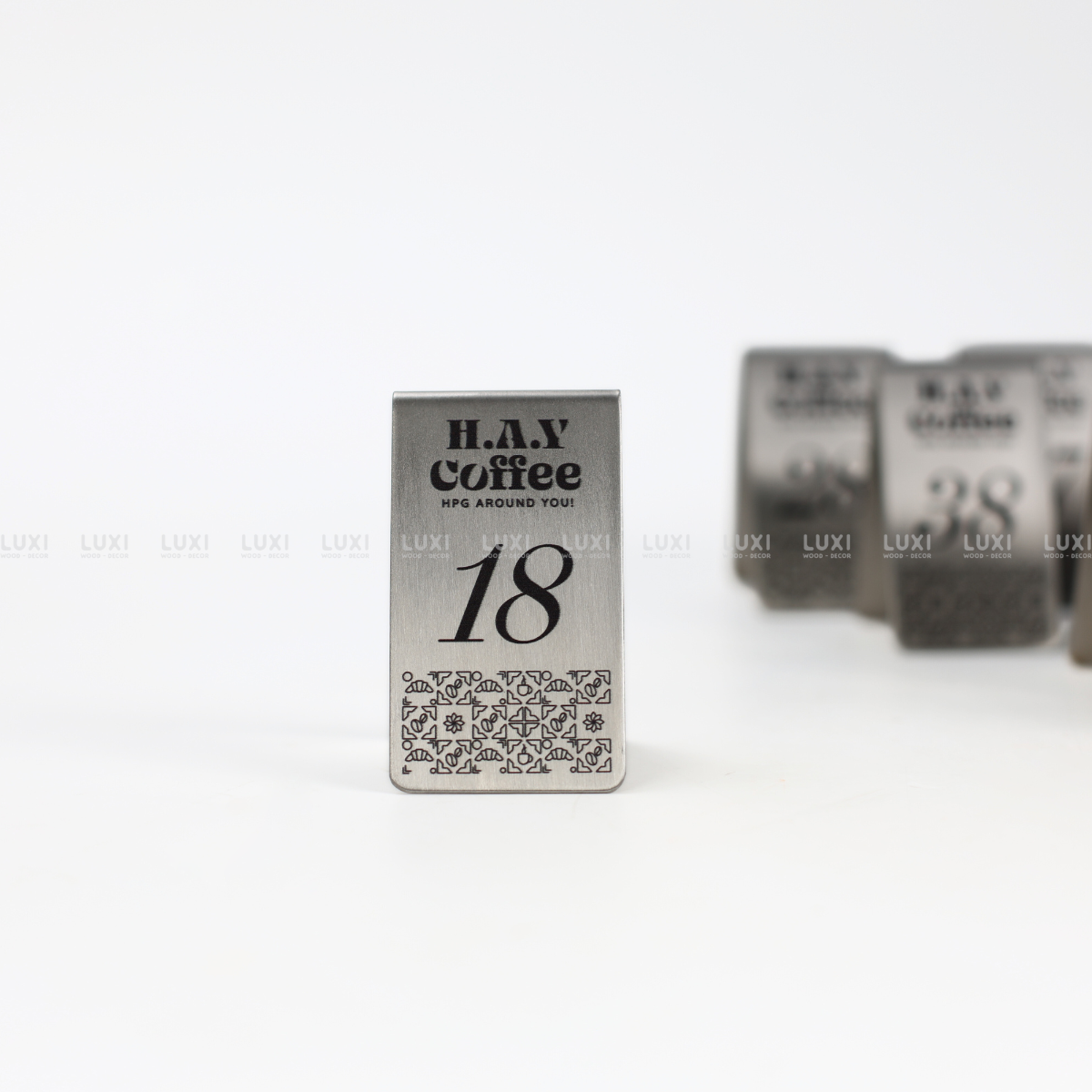 THẺ BÀN INOX DÁNG V NGƯỢC - LUXI DECOR