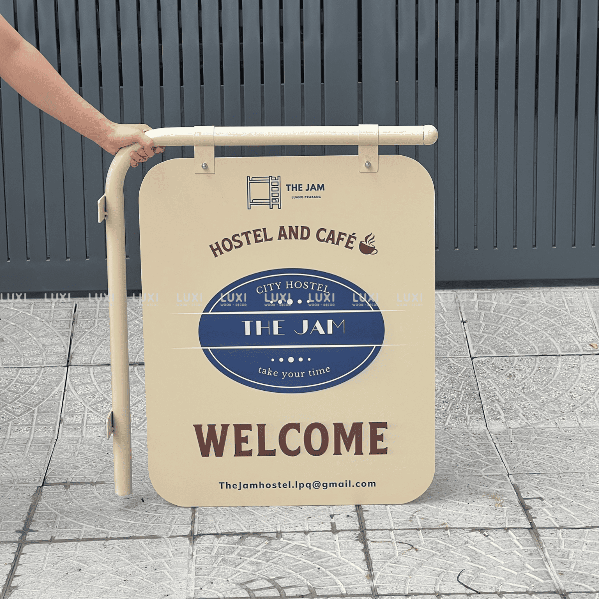 BẢNG HIỆU SẮT TREO - LUXI DECOR.