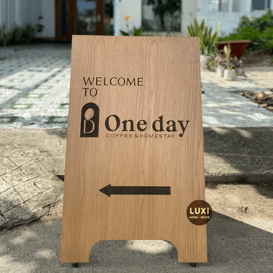 BẢNG STANDEE VINTAGE KHẮC NỘI DUNG THEO YÊU CẦU – LUXI DECOR