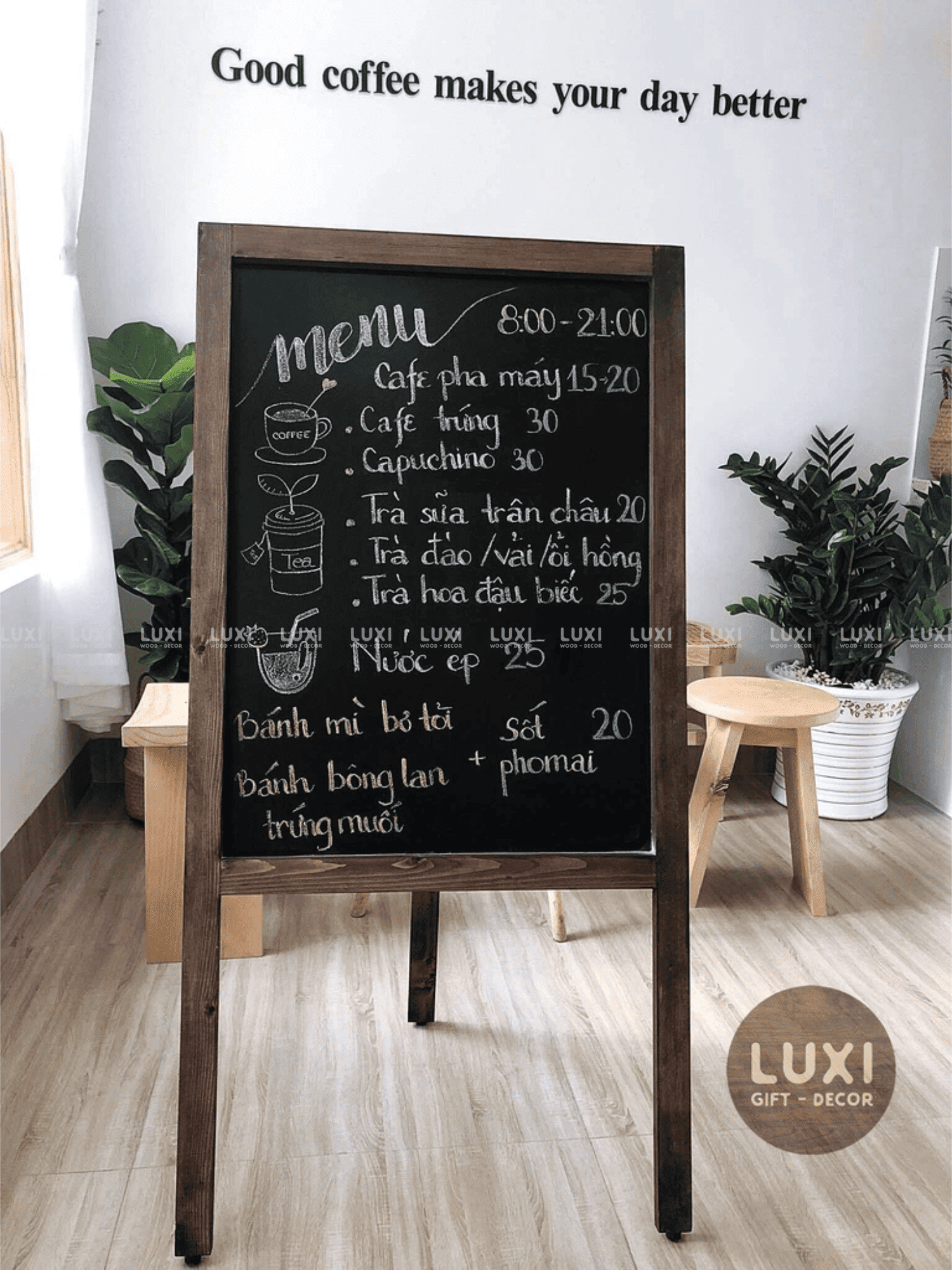 BẢNG MENU VIẾT PHẤN CHÂN GỖ GẤP, BẢNG DÙNG NGOÀI TRỜI 1 MẶT BA CHÂN (TẶNG KÈM PHẤN MÀU + XỐP LAU BẢNG) - LUXI DECOR