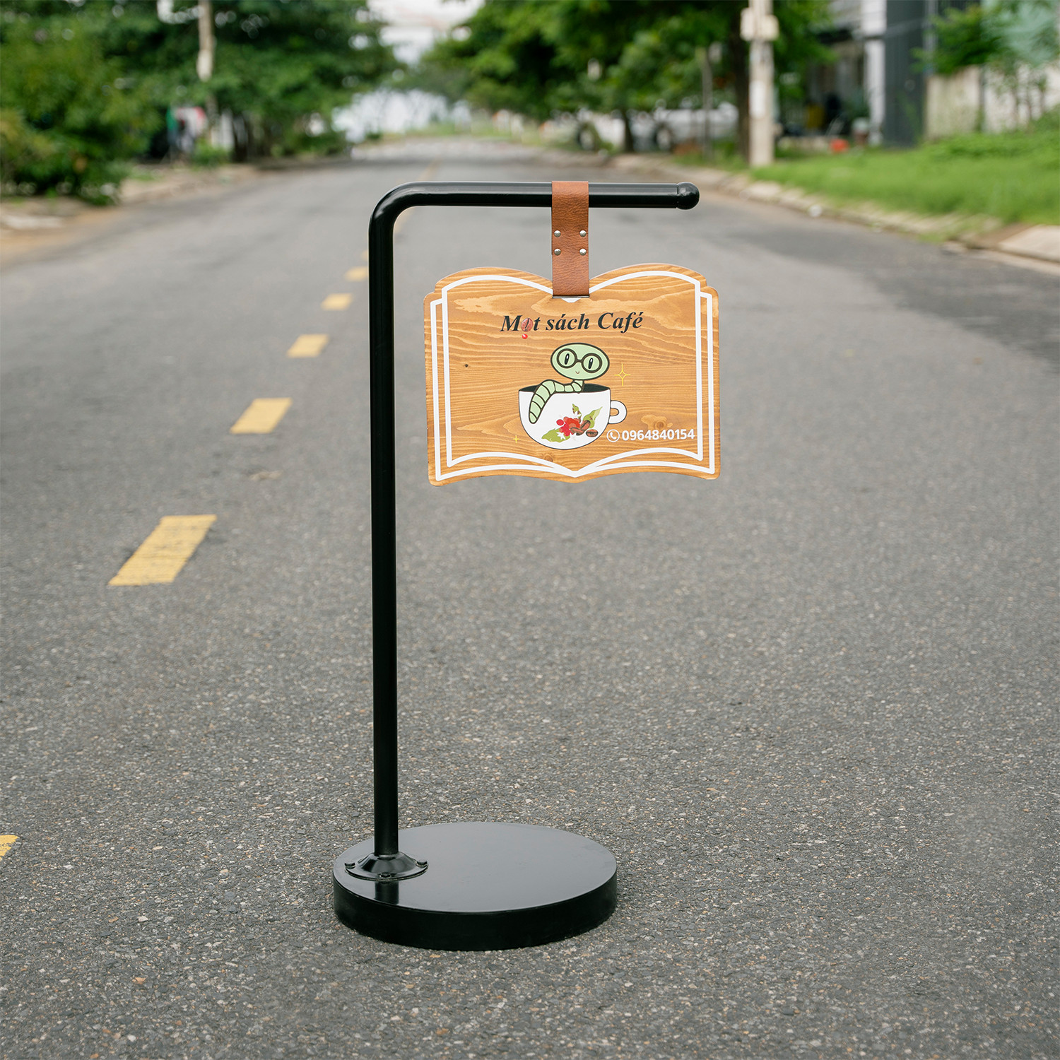 STANDEE SẮT CHỮ L NGƯỢC DECOR NHÀ HÀNG, QUÁN CÀ PHÊ - LUXI DECOR