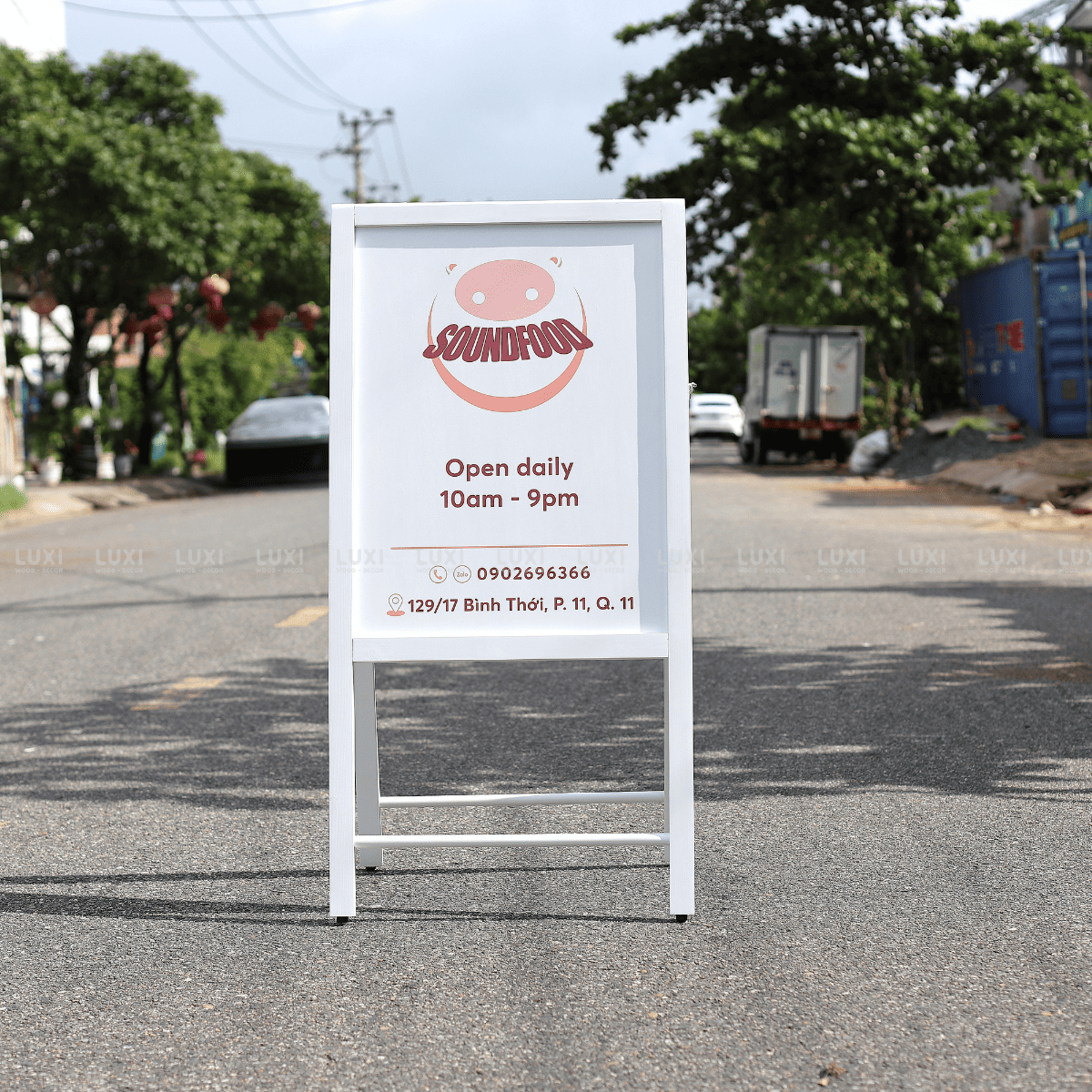 STANDEE ĐẸP, ĐỘC ĐÁO, SANG TRỌNG CHO MỌI KHÔNG GIAN - LUXI DECOR