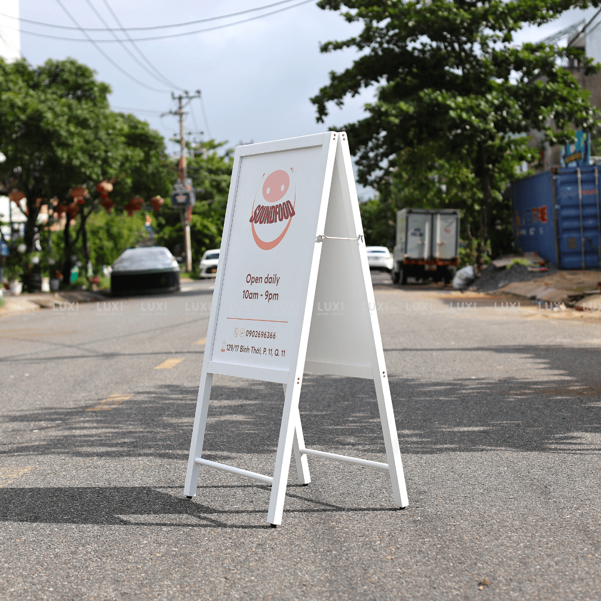 STANDEE ĐẸP, ĐỘC ĐÁO, SANG TRỌNG CHO MỌI KHÔNG GIAN - LUXI DECOR