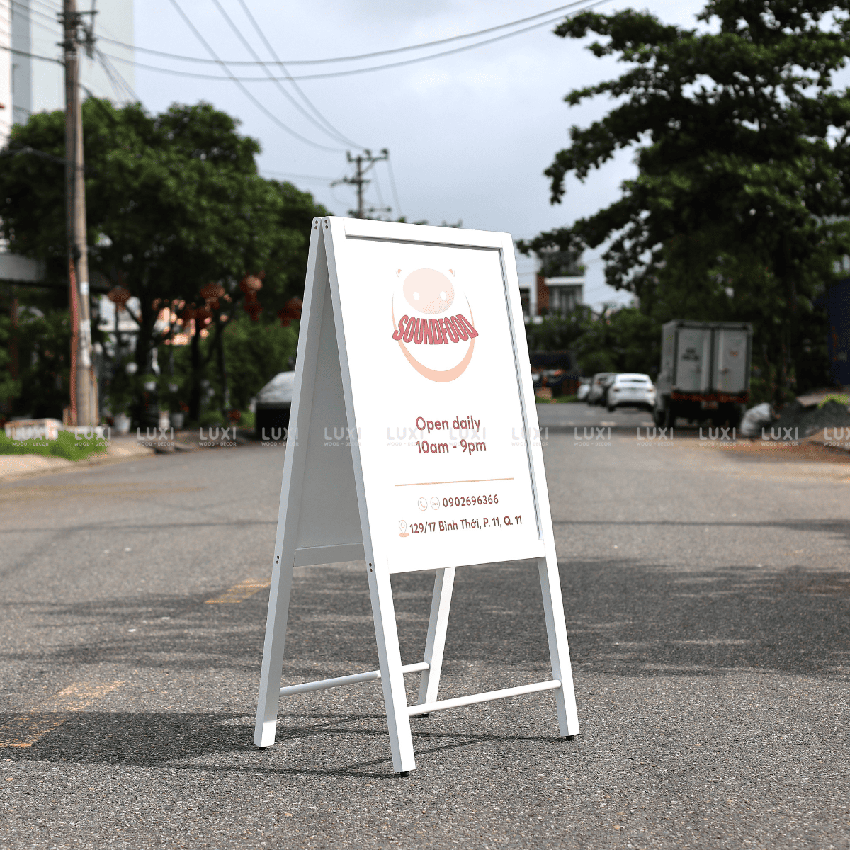 STANDEE ĐẸP, ĐỘC ĐÁO, SANG TRỌNG CHO MỌI KHÔNG GIAN - LUXI DECOR