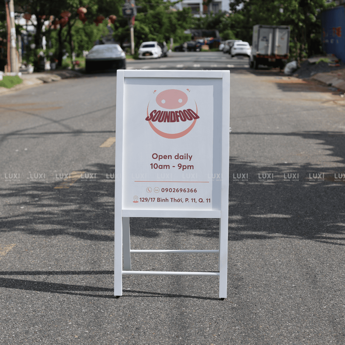 STANDEE ĐẸP, ĐỘC ĐÁO, SANG TRỌNG CHO MỌI KHÔNG GIAN - LUXI DECOR