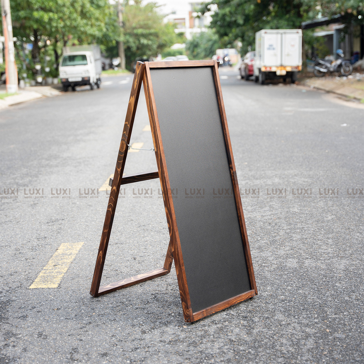 BẢNG MENU VIẾT PHẤN 1 MẶT MÃ 03 , BẢNG DÙNG NGOÀI TRỜI (TẶNG KÈM PHẤN + XỐP LAU) - LUXI DECOR