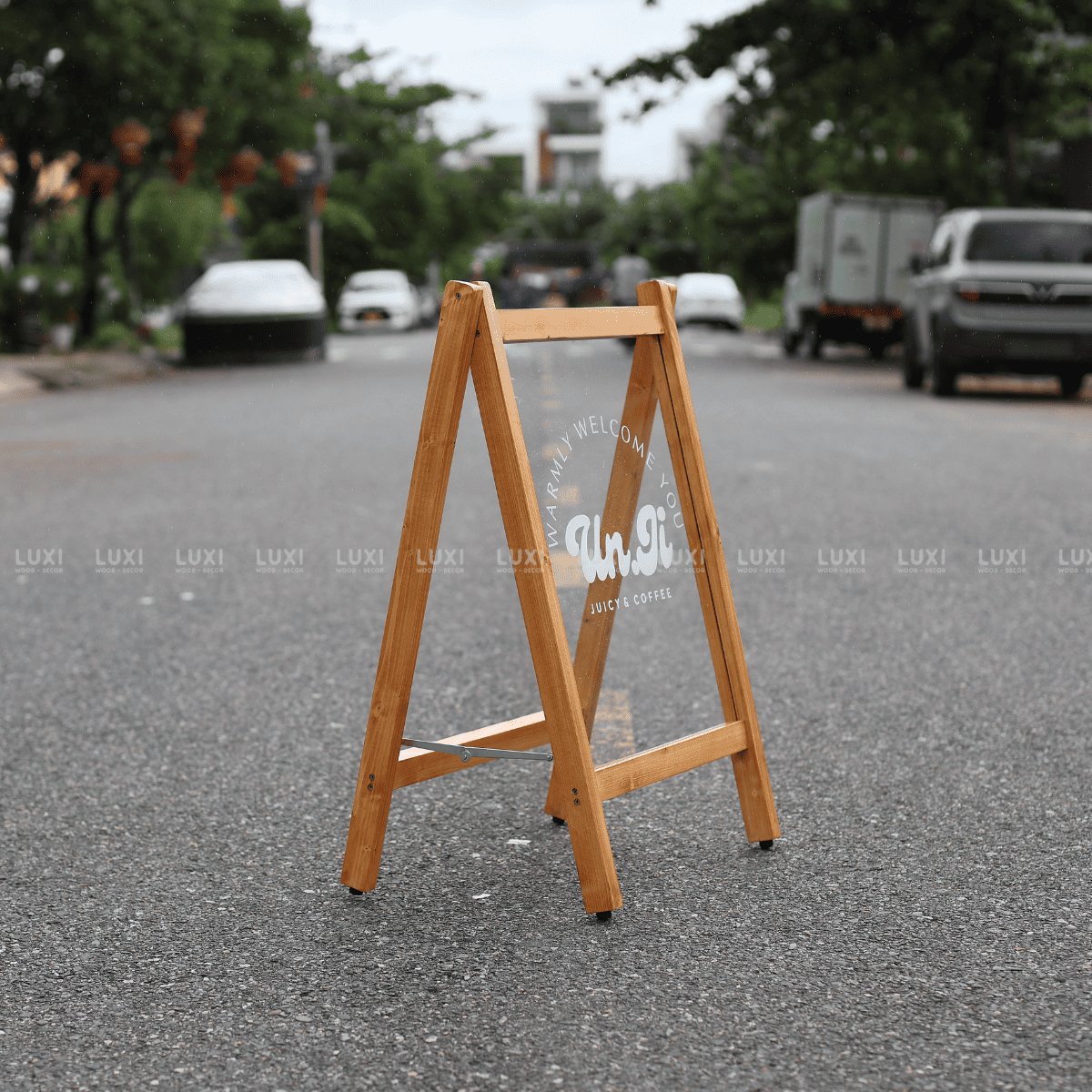 STANDEE MICA SANG TRỌNG, CHẤT LIỆU MICA ĐÀI LOAN DÀY DẶN, BỀN ĐẸP - LUXI DECOR