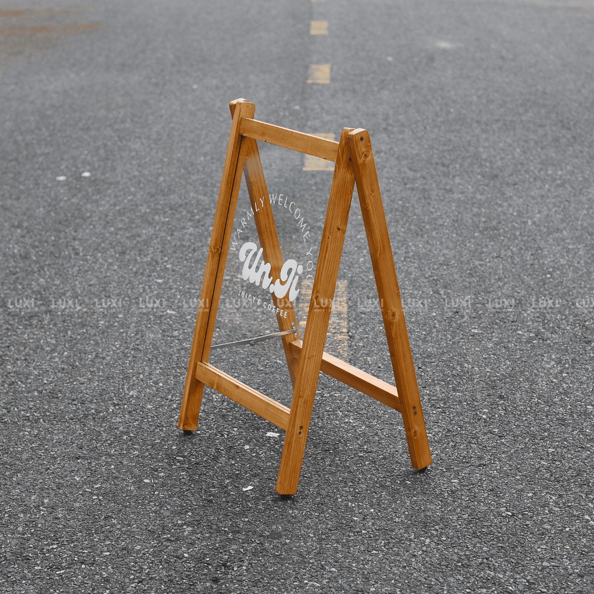 STANDEE MICA SANG TRỌNG, CHẤT LIỆU MICA ĐÀI LOAN DÀY DẶN, BỀN ĐẸP - LUXI DECOR