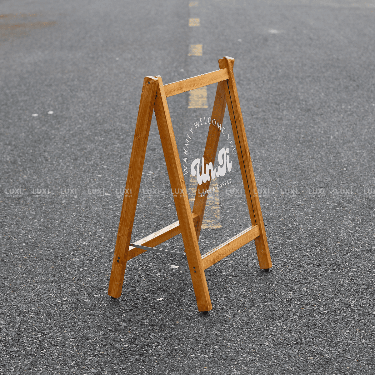 STANDEE MICA SANG TRỌNG, CHẤT LIỆU MICA ĐÀI LOAN DÀY DẶN, BỀN ĐẸP - LUXI DECOR