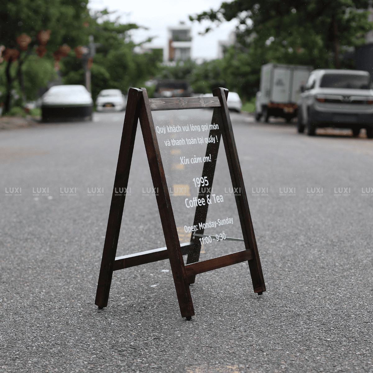 STANDEE MICA SANG TRỌNG, CHẤT LIỆU MICA ĐÀI LOAN DÀY DẶN, BỀN ĐẸP - LUXI DECOR