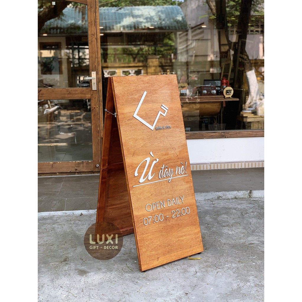 STANDEE GỖ 2 MẶT GIÁ RẺ TẠI XƯỞNG, MẪU ĐỘC ĐÁO - LUXI DECOR