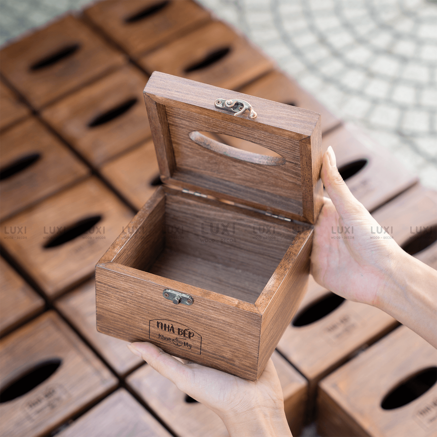 [FREE KHẮC LOGO] HỘP GIẤY NẮP MỞ QUAI KIM LOẠI CAO CẤP, SANG TRỌNG, TINH TẾ - LUXI DECOR