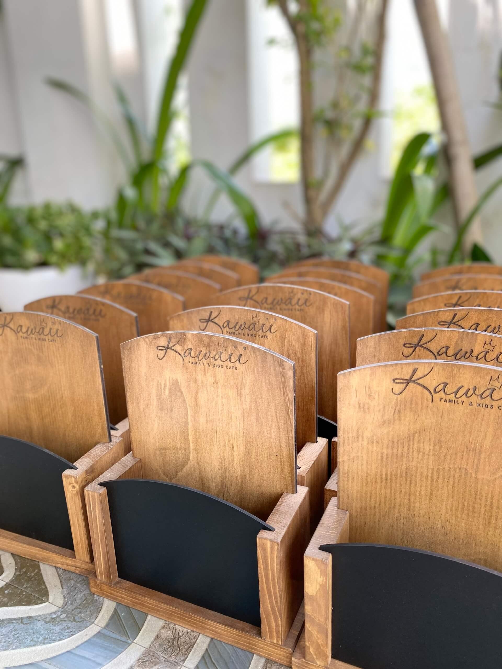 KỆ MENU GỖ ĐỂ BÀN/KỆ TRƯNG BÀY ĐỘC ĐÁO - LUXI DECOR