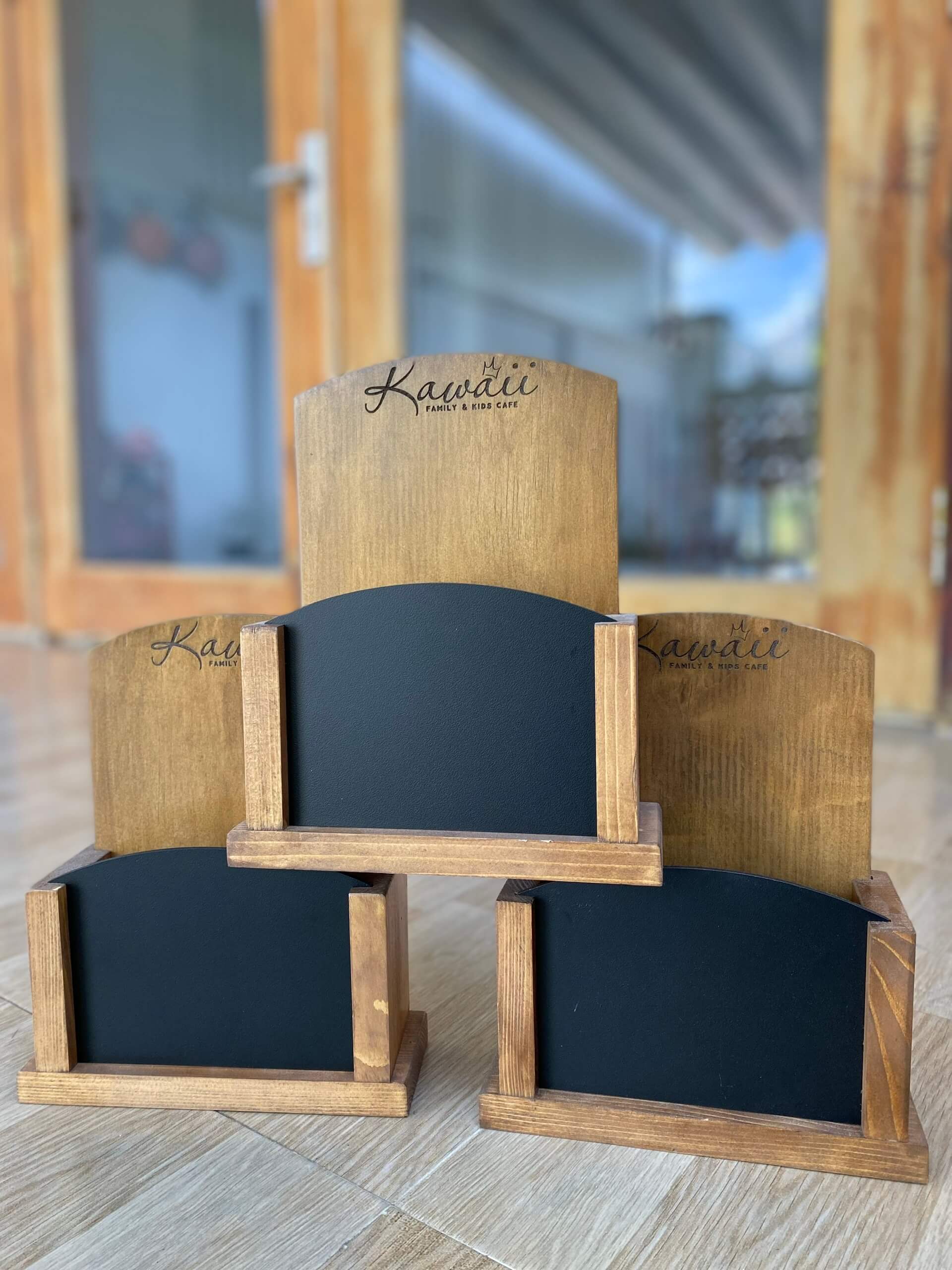 KỆ MENU GỖ ĐỂ BÀN/KỆ TRƯNG BÀY ĐỘC ĐÁO - LUXI DECOR