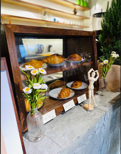 TỦ BÁNH MÌ 2 -3 TẦNG 4 MẶT MICA (KÍNH) - CỬA LÙA