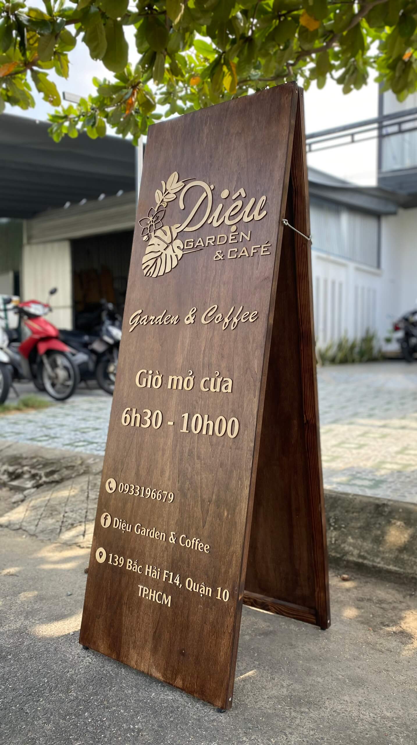 STANDEE GỖ 2 MẶT GIÁ RẺ TẠI XƯỞNG, MẪU ĐỘC ĐÁO - LUXI DECOR