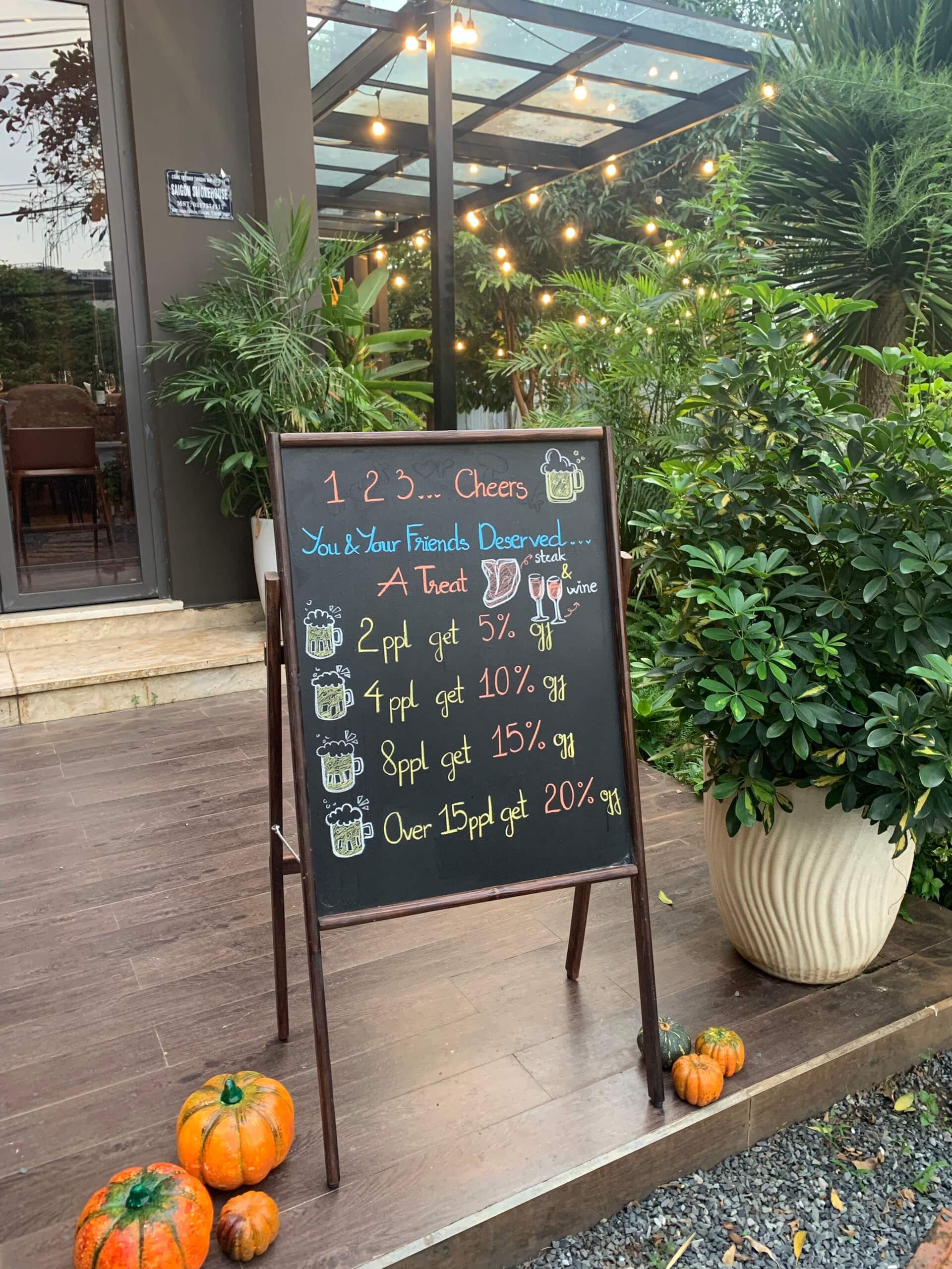 BẢNG MENU VIẾT PHẤN 2 MẶT 4 CHÂN MÃ 1, BẢNG DÙNG NGOÀI TRỜI (TẶNG KÈM PHÁN MÀU + XỐP LAU BẢNG) - LUXI DECOR