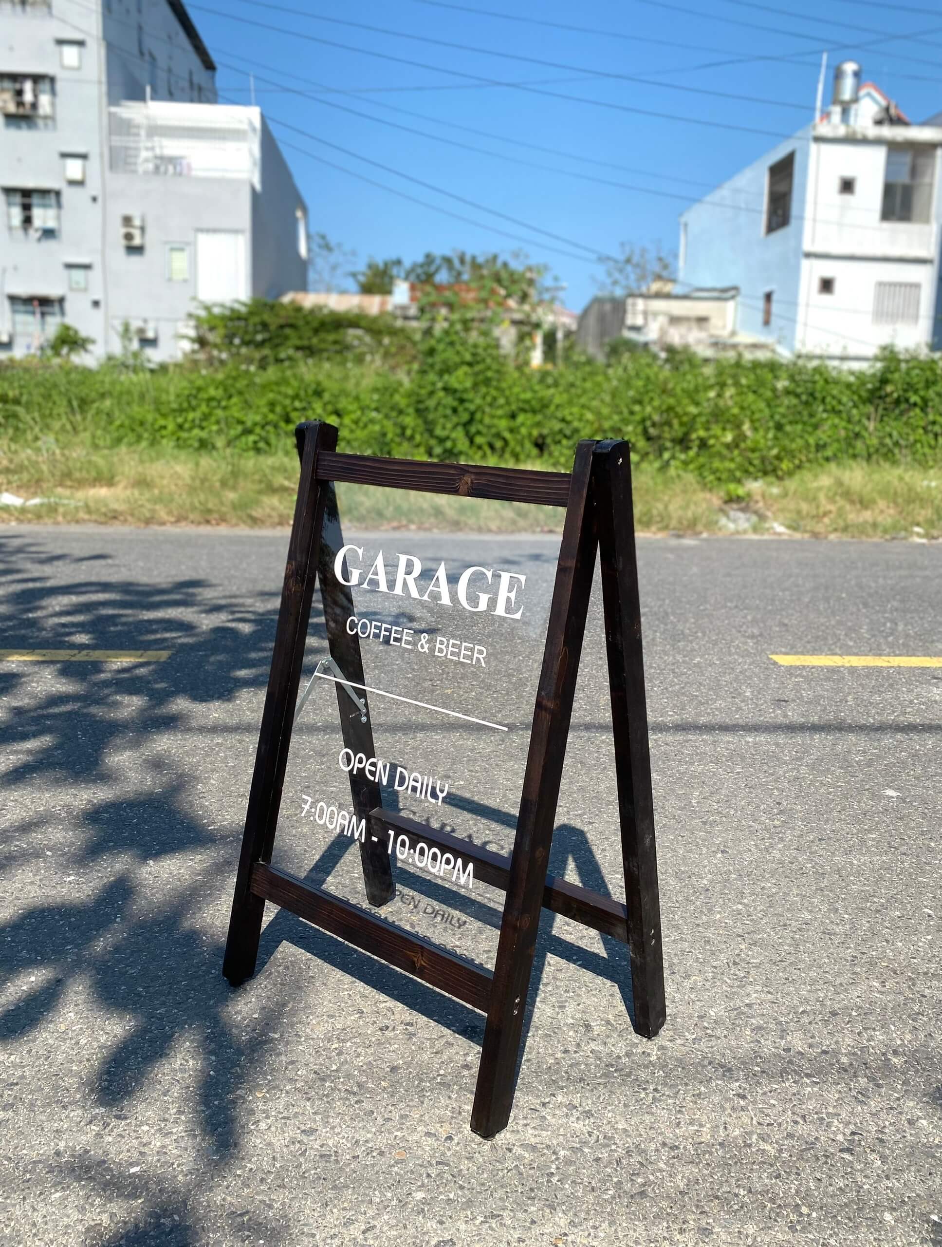 STANDEE MICA SANG TRỌNG, CHẤT LIỆU MICA ĐÀI LOAN DÀY DẶN, BỀN ĐẸP - LUXI DECOR