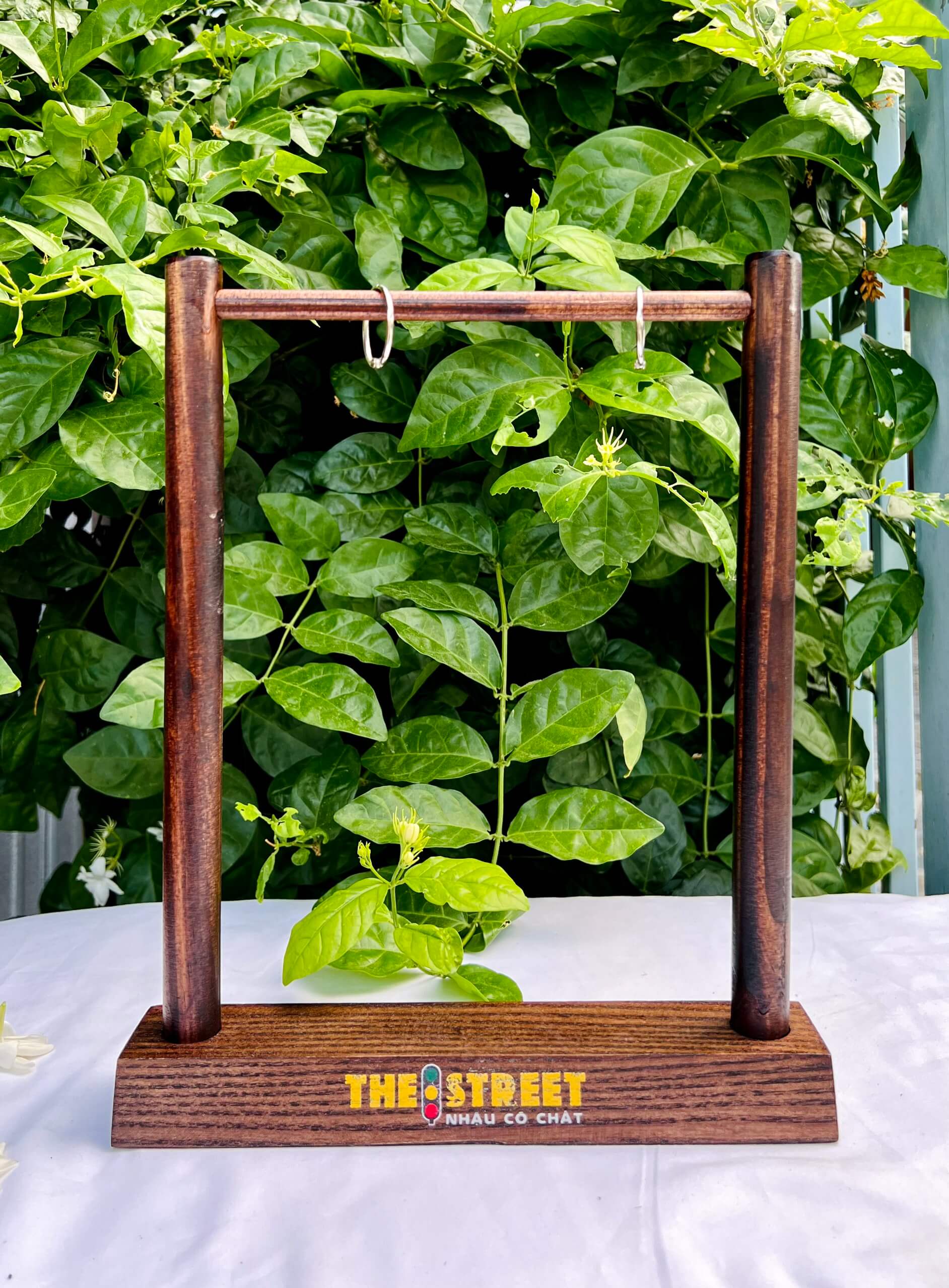 GIÁ TREO MENU A4, MẪU SANG TRỌNG, GIÁ ƯU ĐÃI - LUXI DECOR